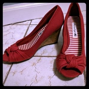 American Eagle platform heels